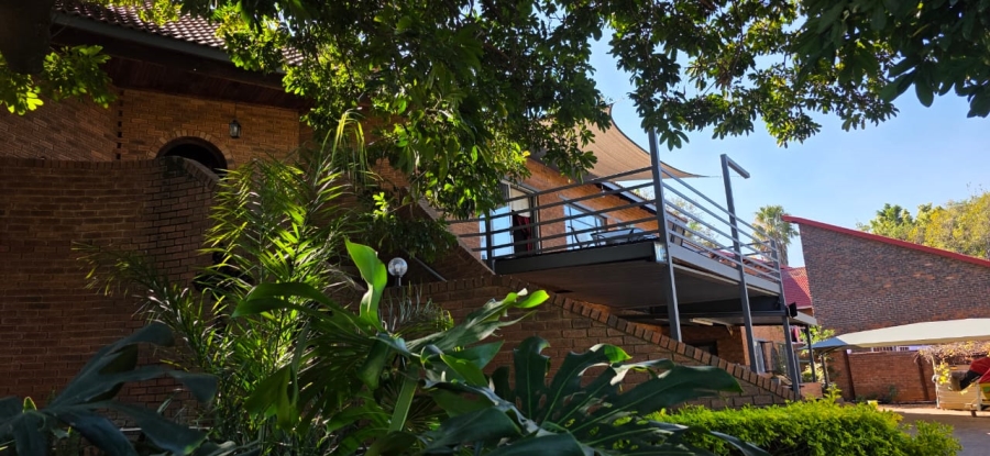 To Let 7 Bedroom Property for Rent in Safari Gardens North West